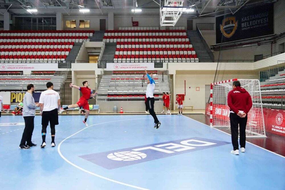 A Milli Hentbol Takımı, Belçika maçı hazırlıklarını sürdürüyor