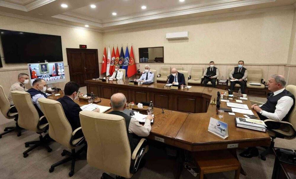 Bakan Akar, Kuvvet Komutanları ile videolu toplantı gerçekleştirdi