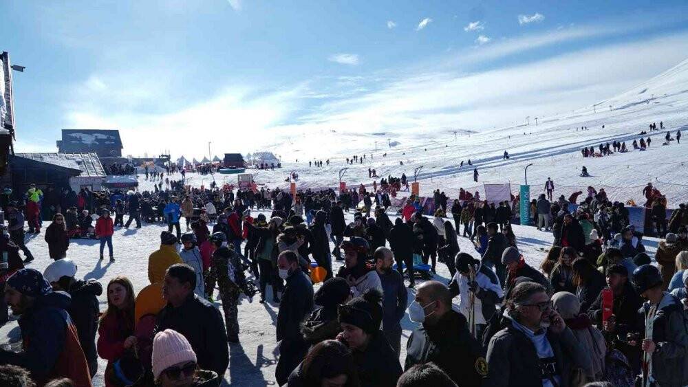 Erciyes hafta sonunda 30 bin turist ağırladı