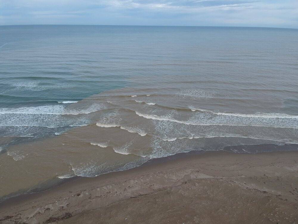 Karadeniz çamura büründü