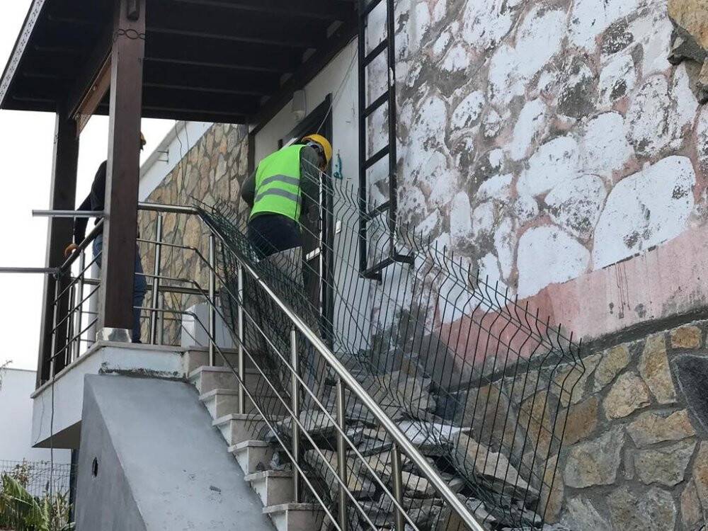 Furkan’ın ölümüne sebep olan cephe kaplamaları kaldırılıyor