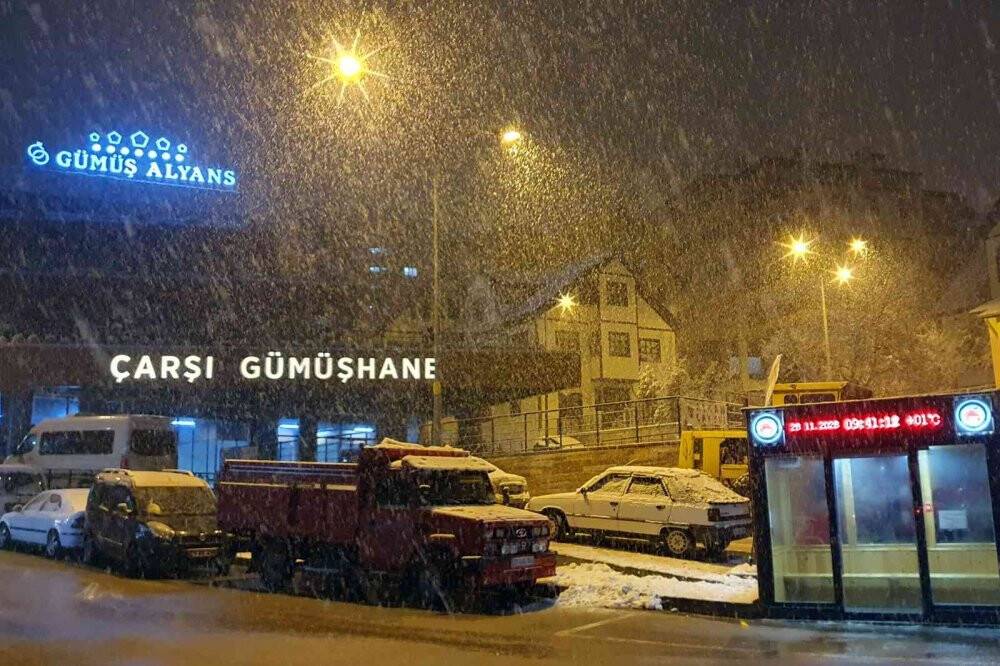 Gümüşhane kar yağışının ardından panayır alanına döndü