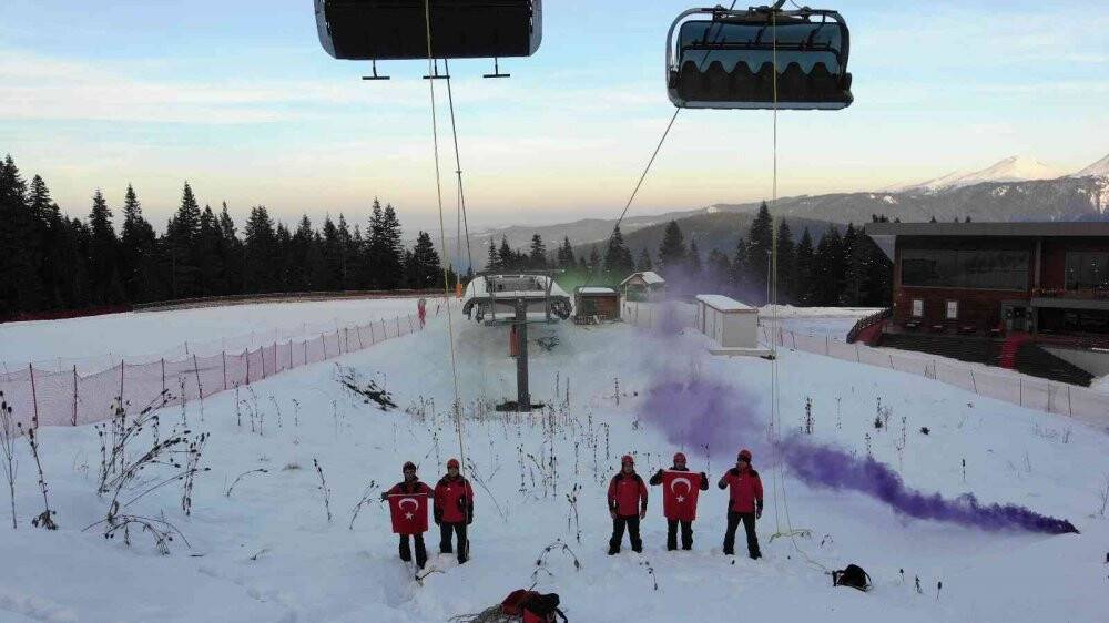 JAK timinden kayak merkezinde nefes kesen kurtarma tatbikatı