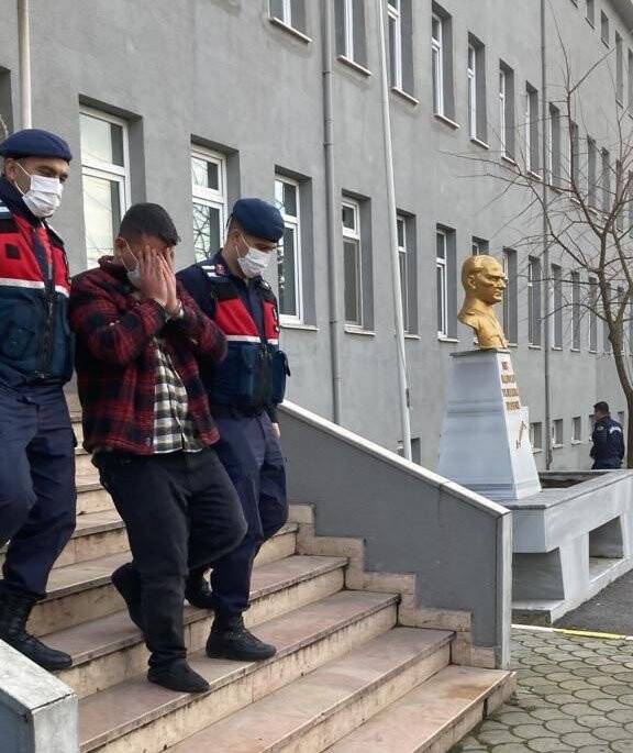 Otobüslerden hırsızlık yapıyordu, 15 suç kaydı bulunan şüpheli yakalandı