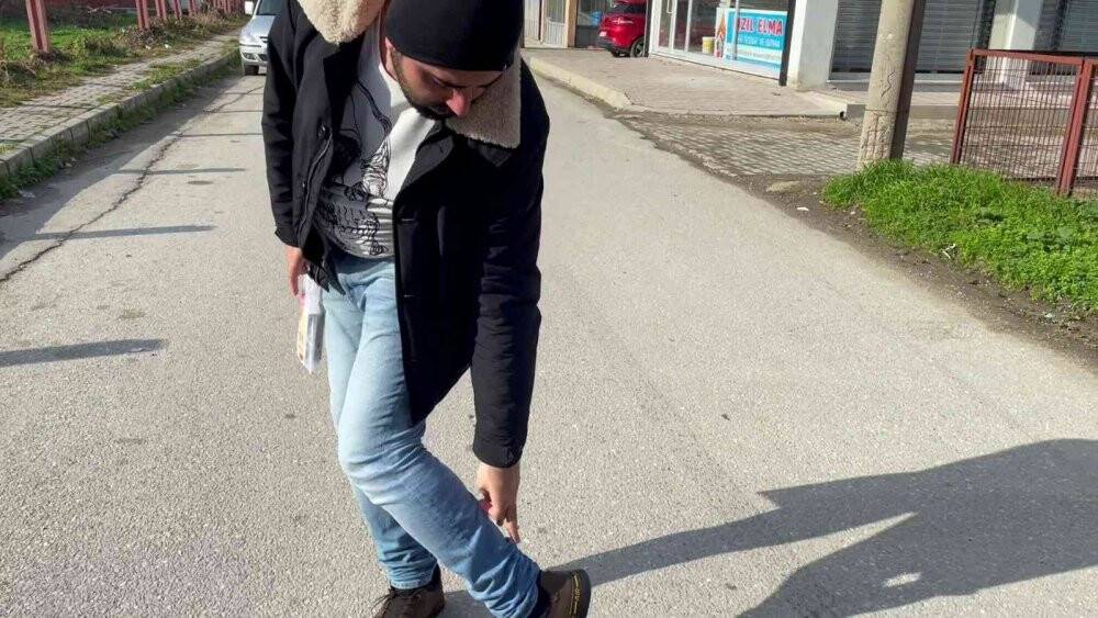 İşe giderken 4  köpeğin saldırısına uğradı