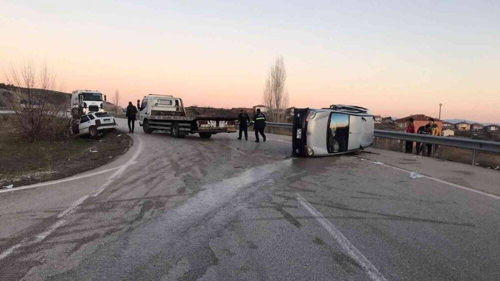 Kırıkkale’de iki otomobil çarpıştı: 6 yaralı