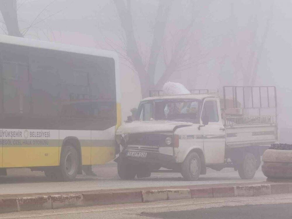 Yoğun sis kazaya sebep oldu