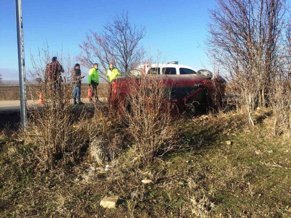 Konya’da kontrolden çıkan otomobil devrildi: 4 yaralı