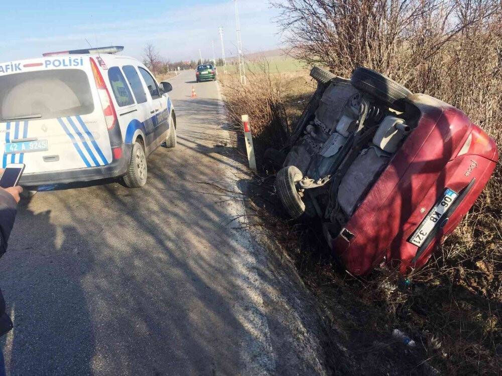 Konya’da kontrolden çıkan otomobil devrildi: 4 yaralı
