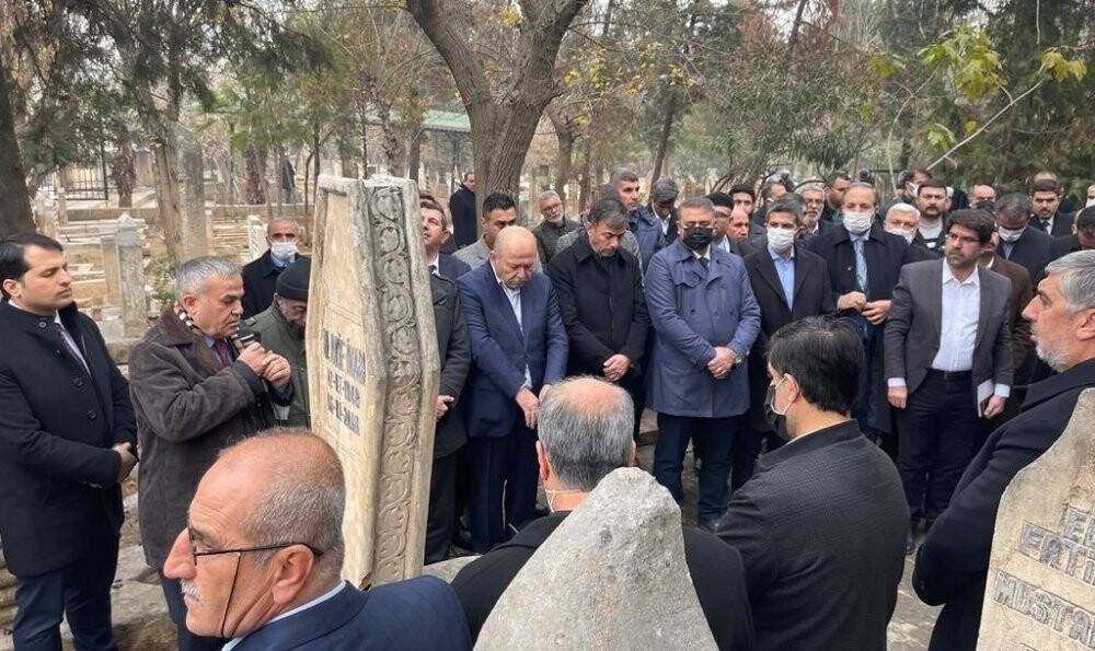 "Kudüs şairi" Mehmet Akif İnan mezarı başında anıldı