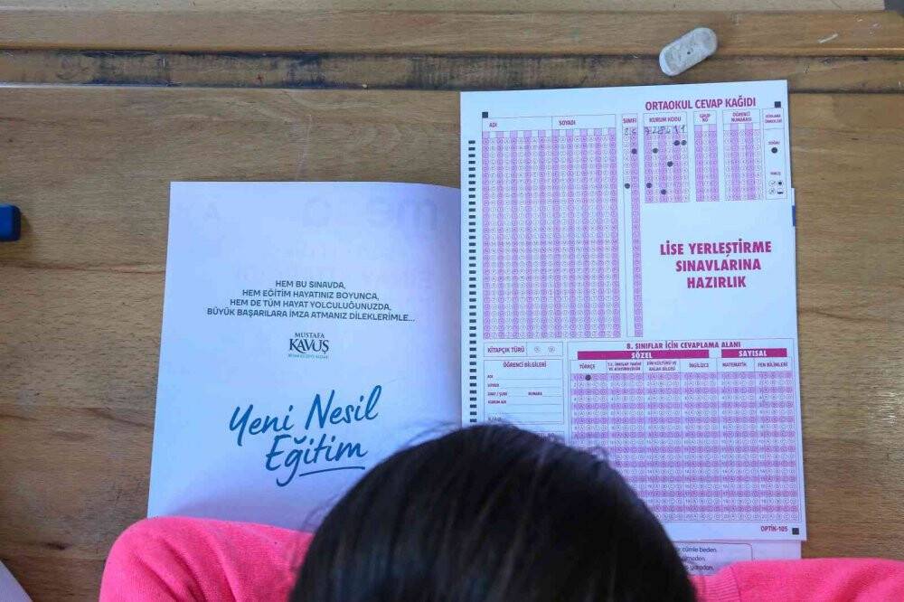 Meram’da 8. Sınıf öğrencileri MEGA sınavında ter döktü