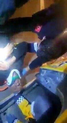Otomobille çarpışan ticari taksi takla attı: 2 yaralı