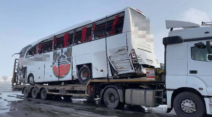 15 kişi yaralanmıştı, otobüs kaza yerinden kaldırıldı