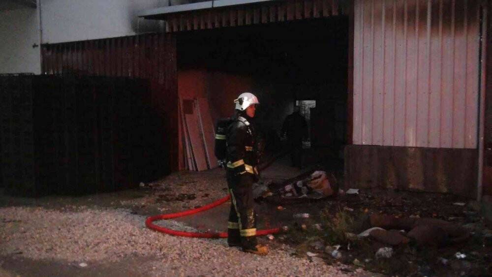 Antalya’da ardiyeye düşen yıldırım yangın çıkardı