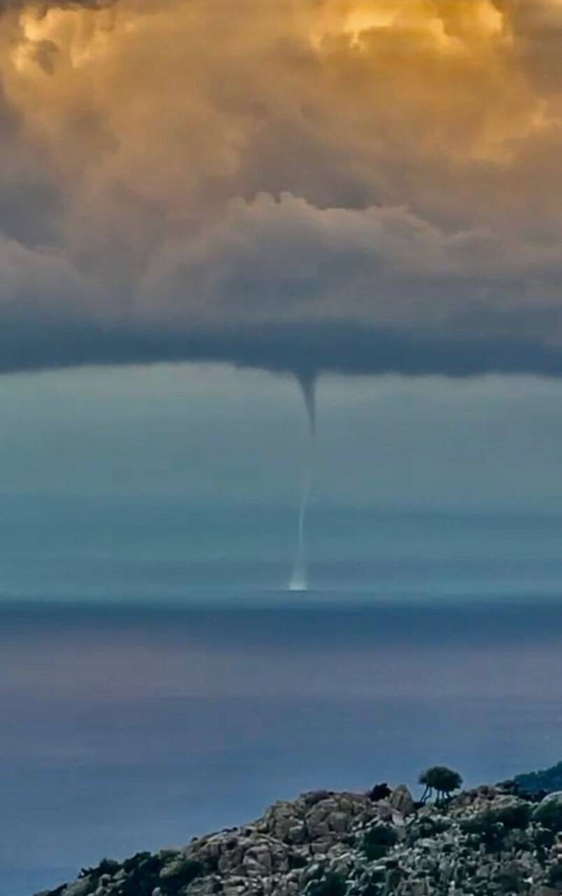 Denizde hortum oluştu, o anlar kameraya yansıdı