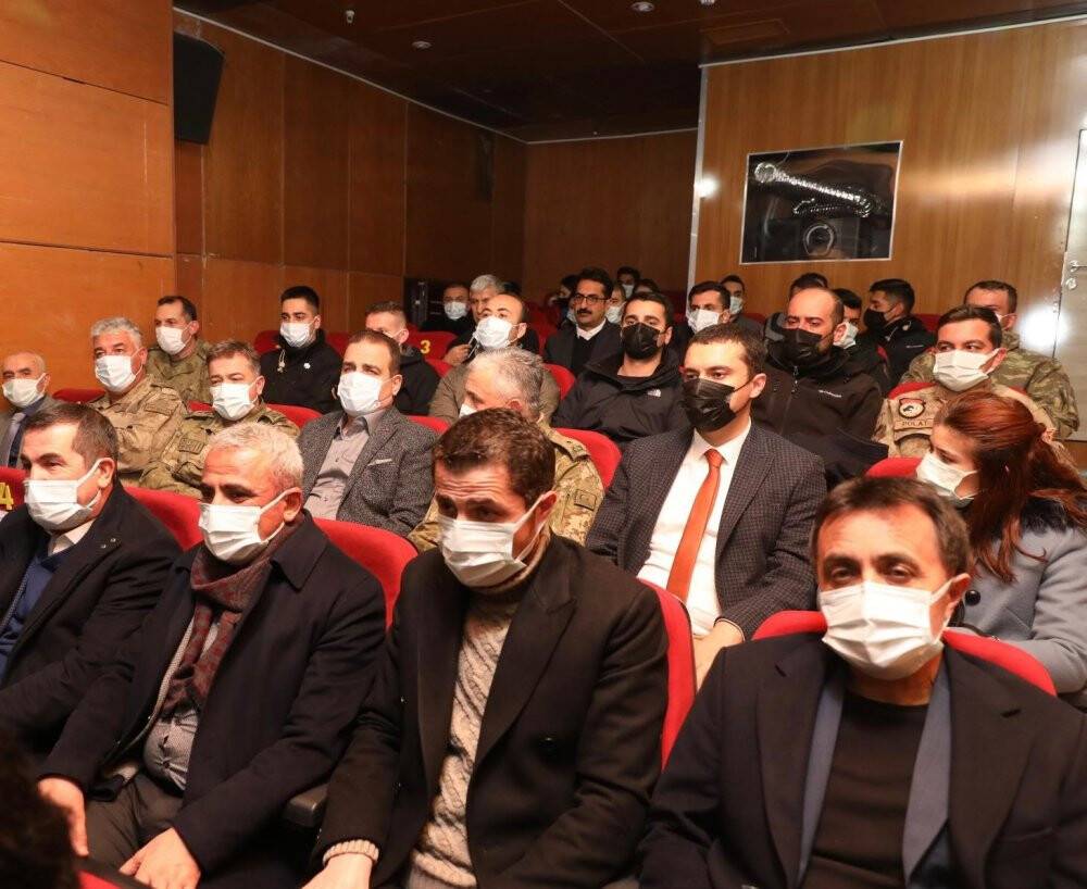Hakkari Valisi Akbıyık "Kesişme; İyi Ki Varsın Eren" filmini izledi