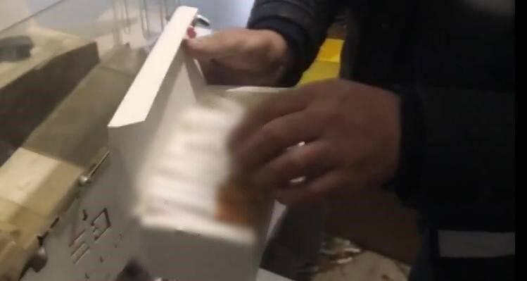 İş yerine yapılan baskında binlerce kaçak makaron ele geçirildi
