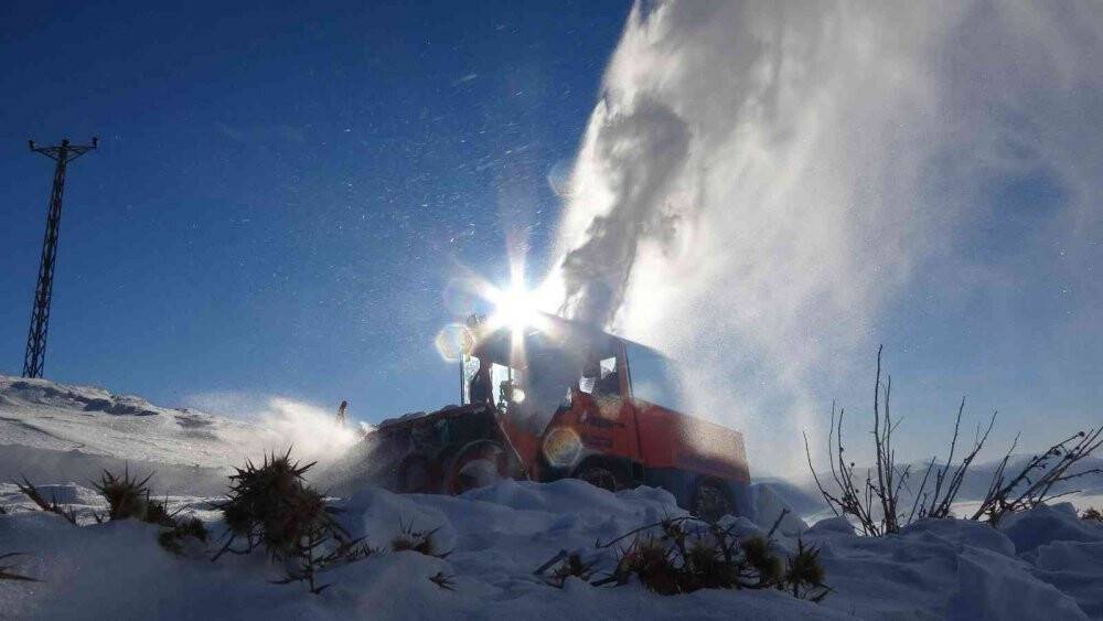 Kar püskürtme çalışmaları kartpostallık görüntüler oluşturdu
