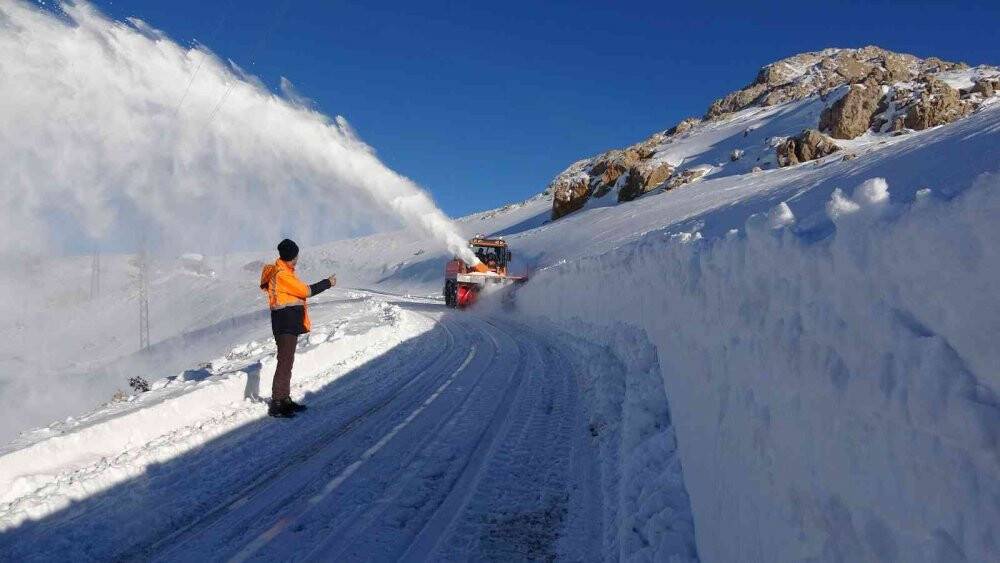 Kar püskürtme çalışmaları kartpostallık görüntüler oluşturdu