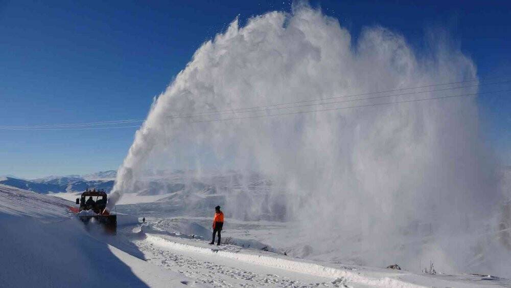 Kar püskürtme çalışmaları kartpostallık görüntüler oluşturdu