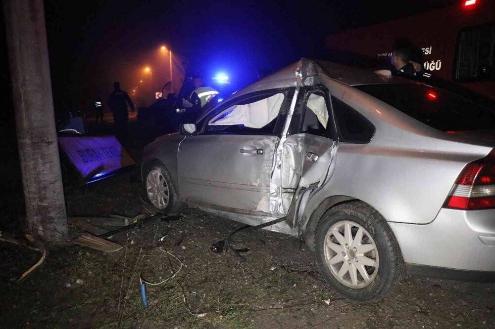 Kaygan yolda kontrolden çıkan otomobil beton direğe çarptı: 1 yaralı