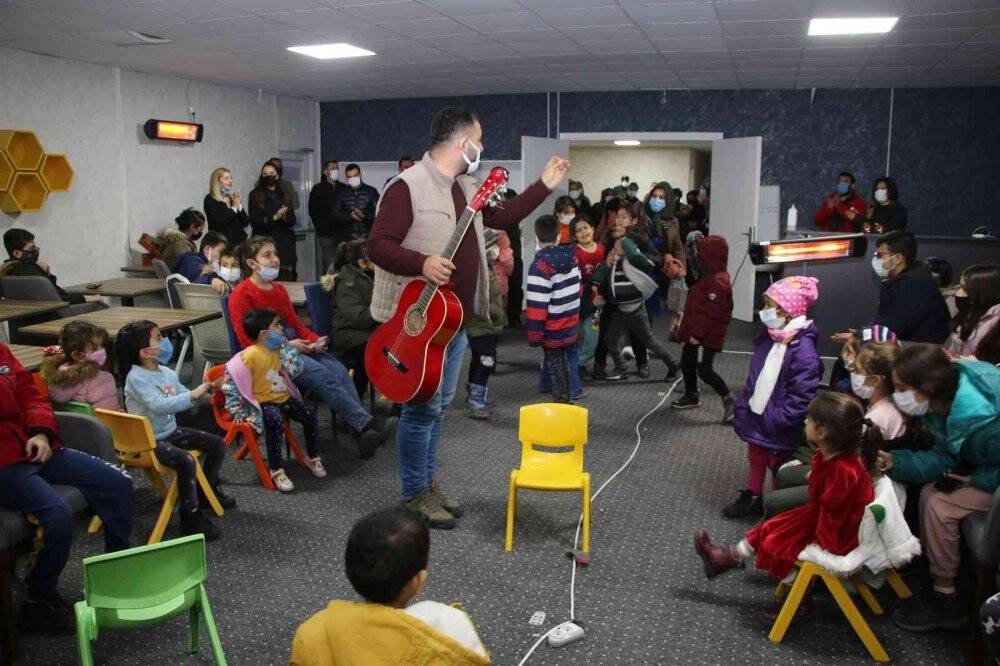 Konteyner kentteki çocuklar için yapılan kütüphane hizmete açıldı