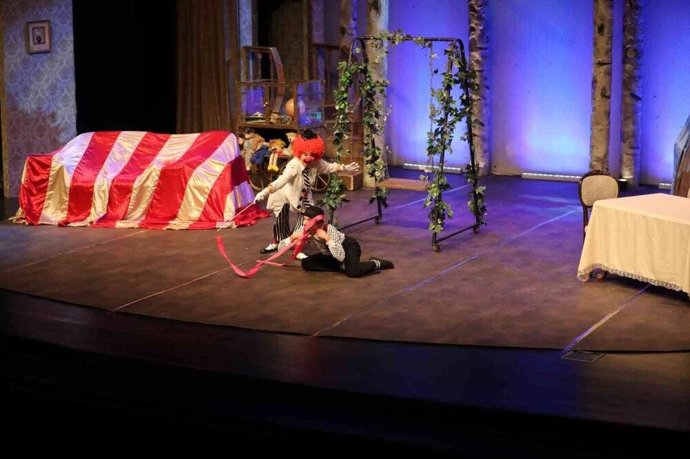 Usta tiyatrocular Başakşehir’de sahneye çıktı