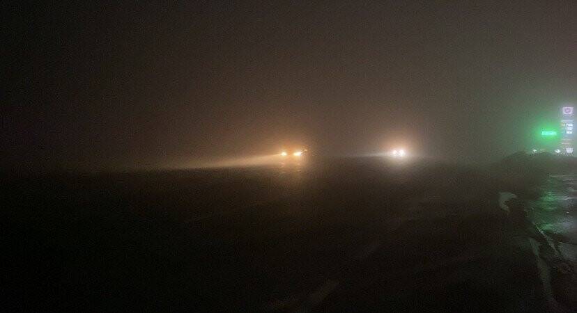 Yoğun sis sürücülere zor anlar yaşattı