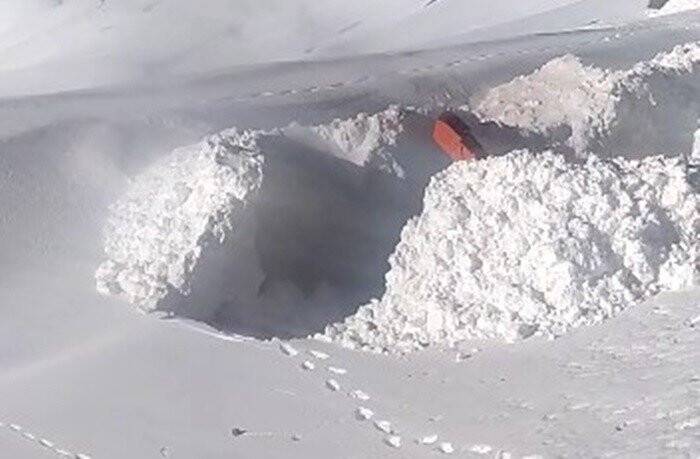 Kar kalınlığı iş makinelerinin boyunu geçti