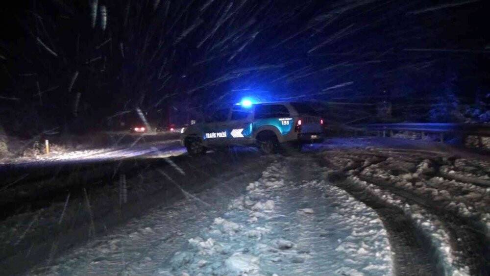 Konya yolunda başlayan kar yağışı etkili oluyor