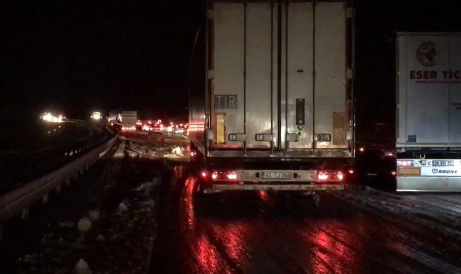 Burdur’da kar yağışı ulaşımda aksamalara neden oldu