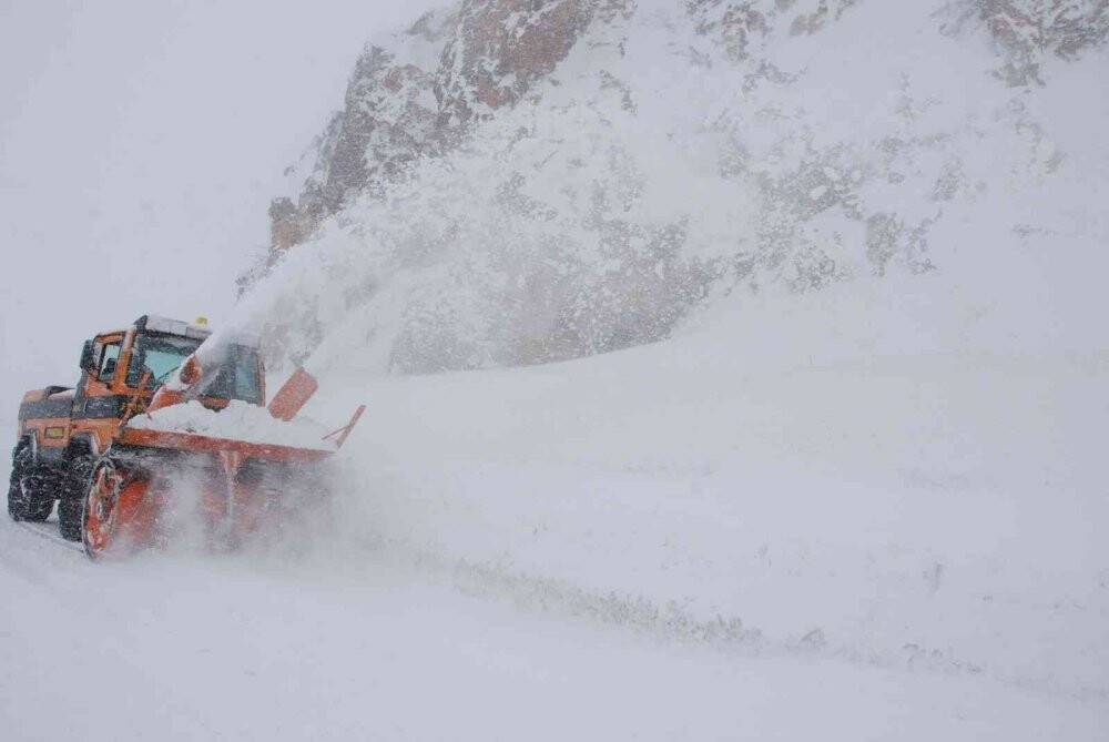 Konya - Antalya karayolunda kar kalınlığı 50 santime ulaştı
