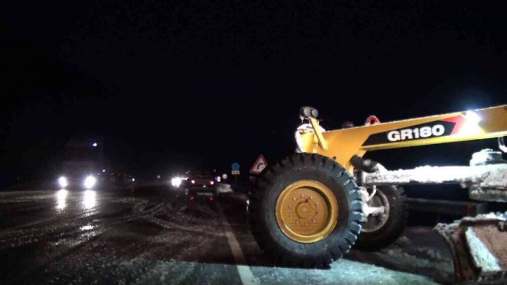 Konya - Antalya  karayolunda kar yağışı sebebiyle tırların geçişine izin verilmiyor