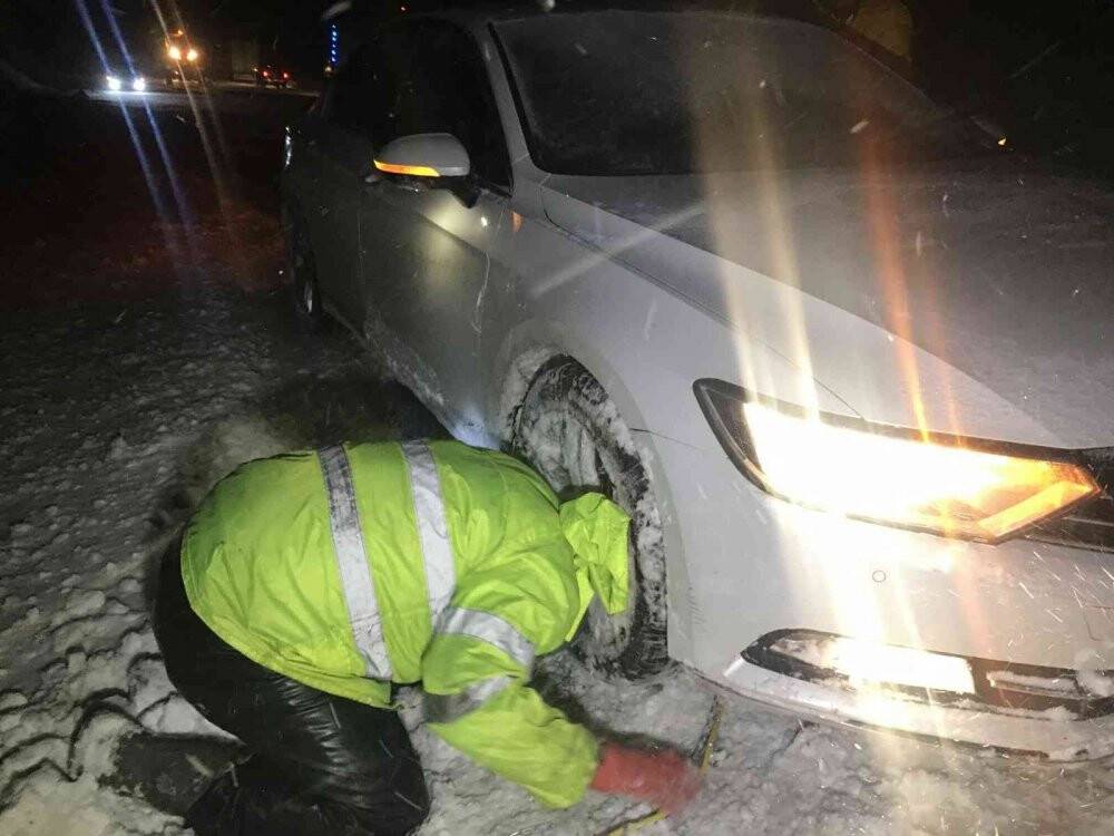 Konya - Antalya  karayolunda kar yağışı sebebiyle tırların geçişine izin verilmiyor