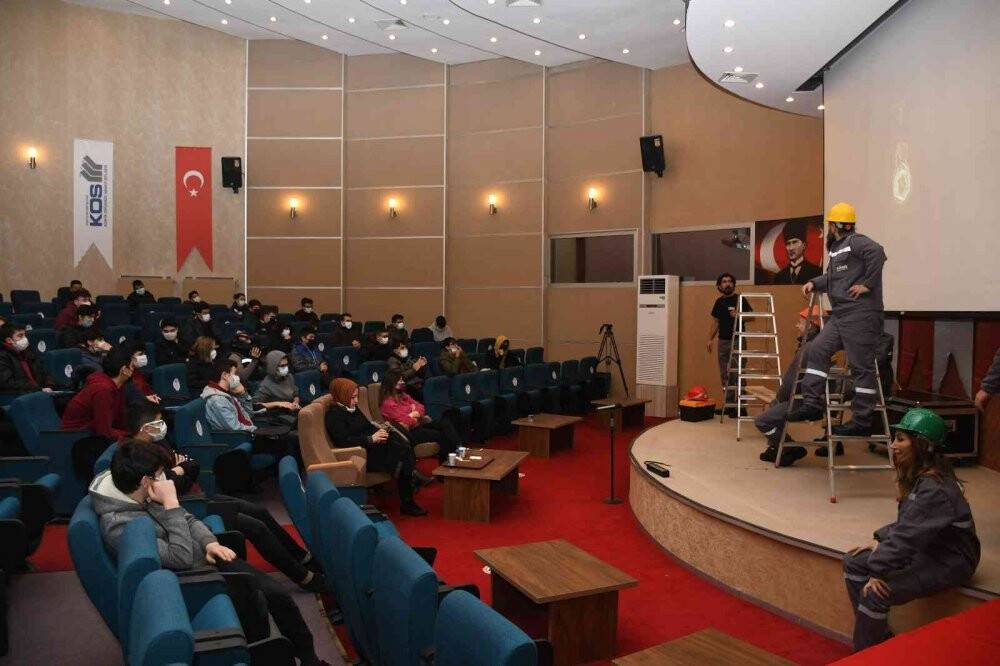 Sanayi çalışanlarına iş sağlığı ve güvenliği, tiyatro yoluyla anlatılıyor