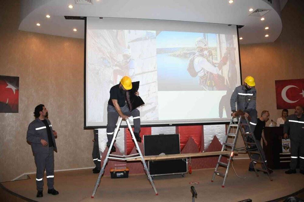 Sanayi çalışanlarına iş sağlığı ve güvenliği, tiyatro yoluyla anlatılıyor