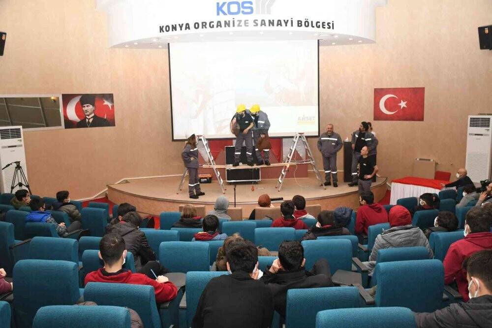 Sanayi çalışanlarına iş sağlığı ve güvenliği, tiyatro yoluyla anlatılıyor