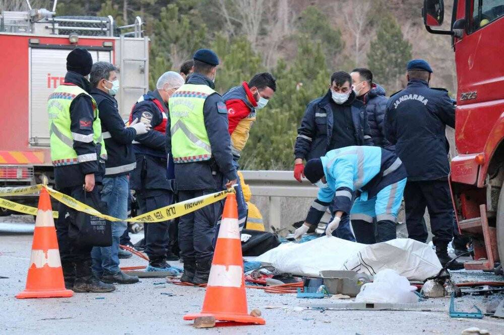 Bolu’da feci kaza: Aynı aileden 4 kişi hayatını kaybetti