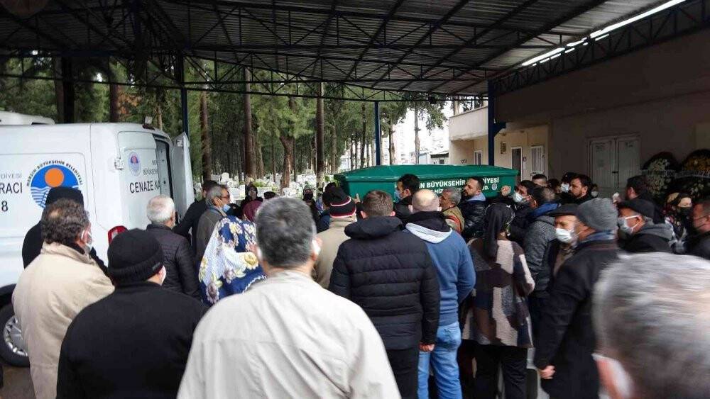 Eski nişanlısı tarafından öldürülen genç kadın son yolculuğuna uğurlandı