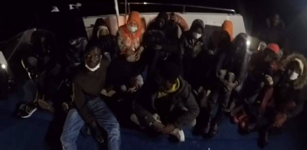 Yunanistan’ın ölüme ittiği 63 düzensiz göçmen kurtarıldı