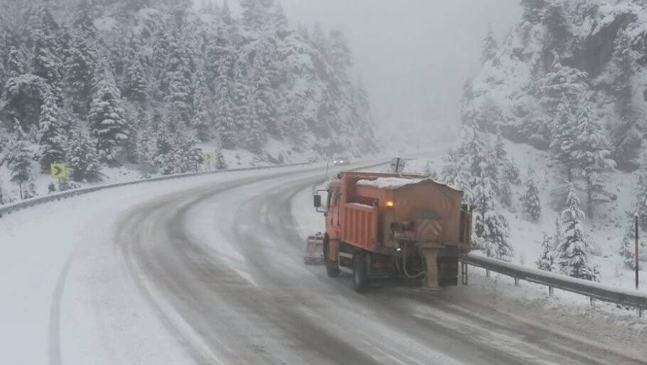 Antalya -Konya karayolunda kar kalınlığı 1 metreyi geçti