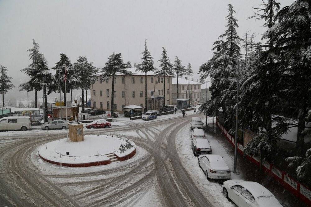 Hadim’de kar yağışı etkili oluyor