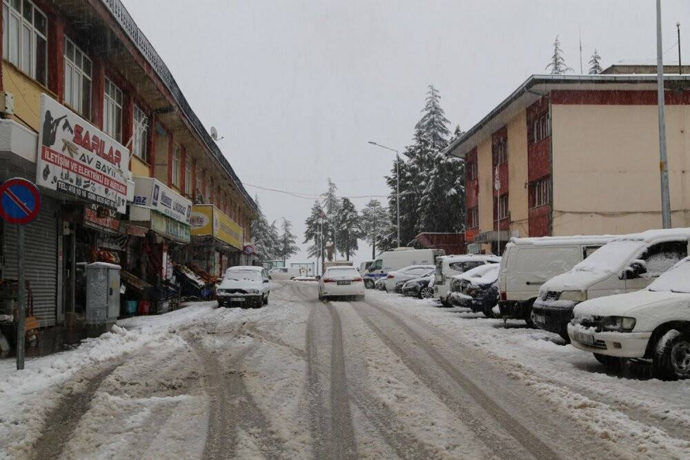 Hadim’de kar yağışı etkili oluyor