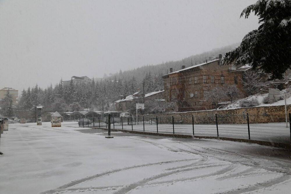 Hadim’de kar yağışı etkili oluyor