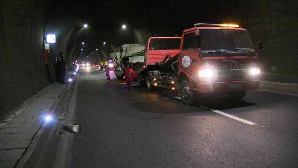 Hurdaya dönen araçtan sağ kurtuldu