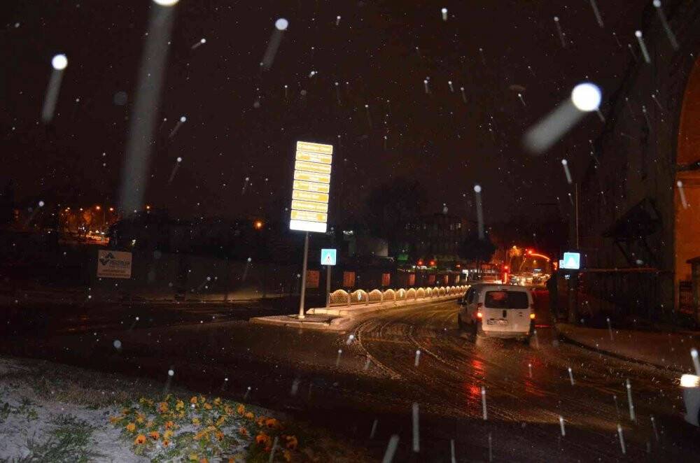 Kar yağışı etkisini artırıyor