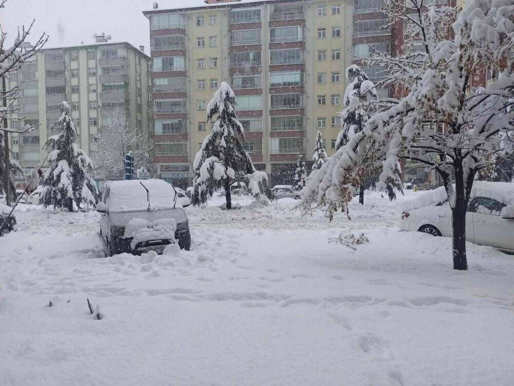 Konya’da kar yağışı hayatı etkili oluyor