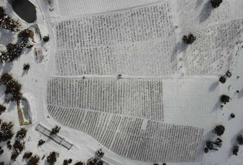 Toroslar beyaza büründü, gezmeye gelenler karın keyfini çıkardı