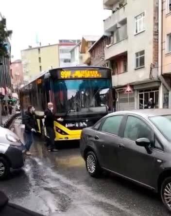 Trafik magandası İETT şoförüne dehşeti yaşattı
