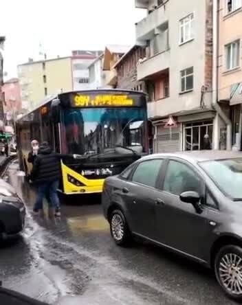 Trafik magandası İETT şoförüne dehşeti yaşattı